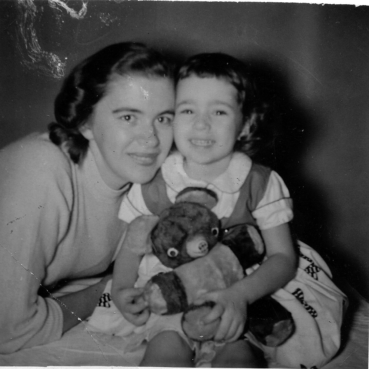 1957-09-17, 002, Irene, Linda