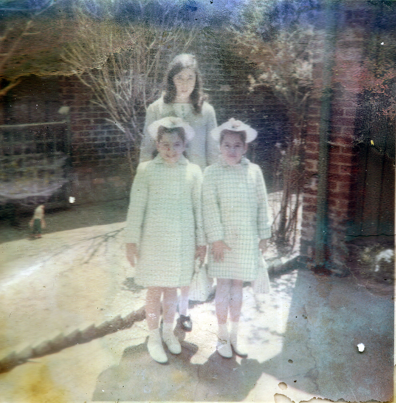 1968-04-14, 001, Linda, Karen, Nancy