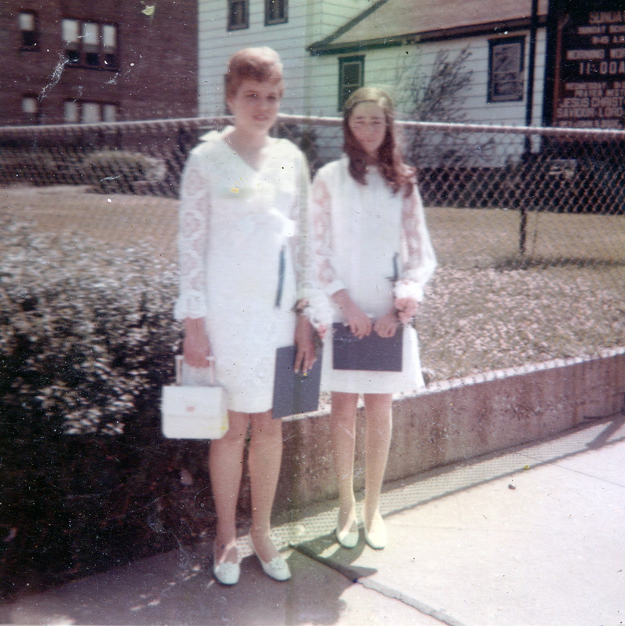 1968-06-00, 002, Debbie, Linda