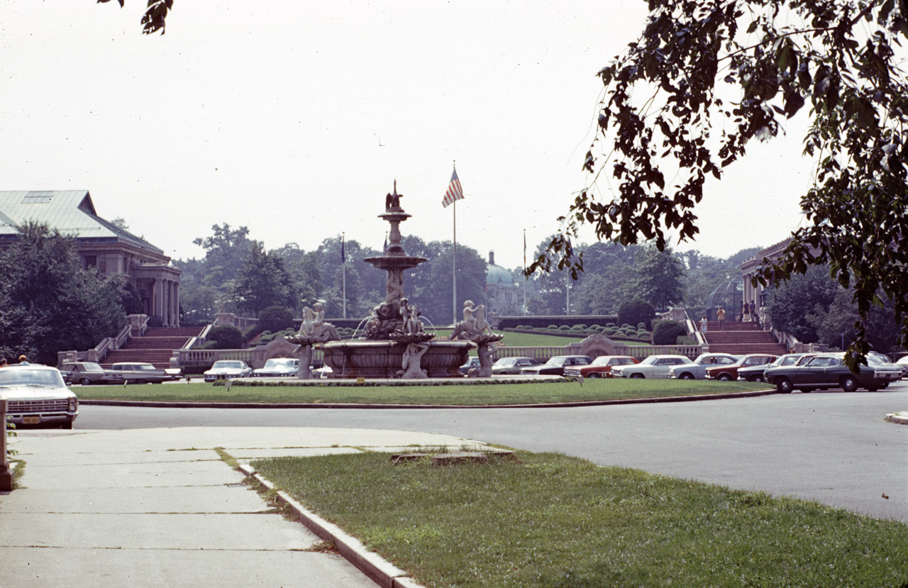 71-08-01, 004, Front Entrance, Bronx Zoo, NY