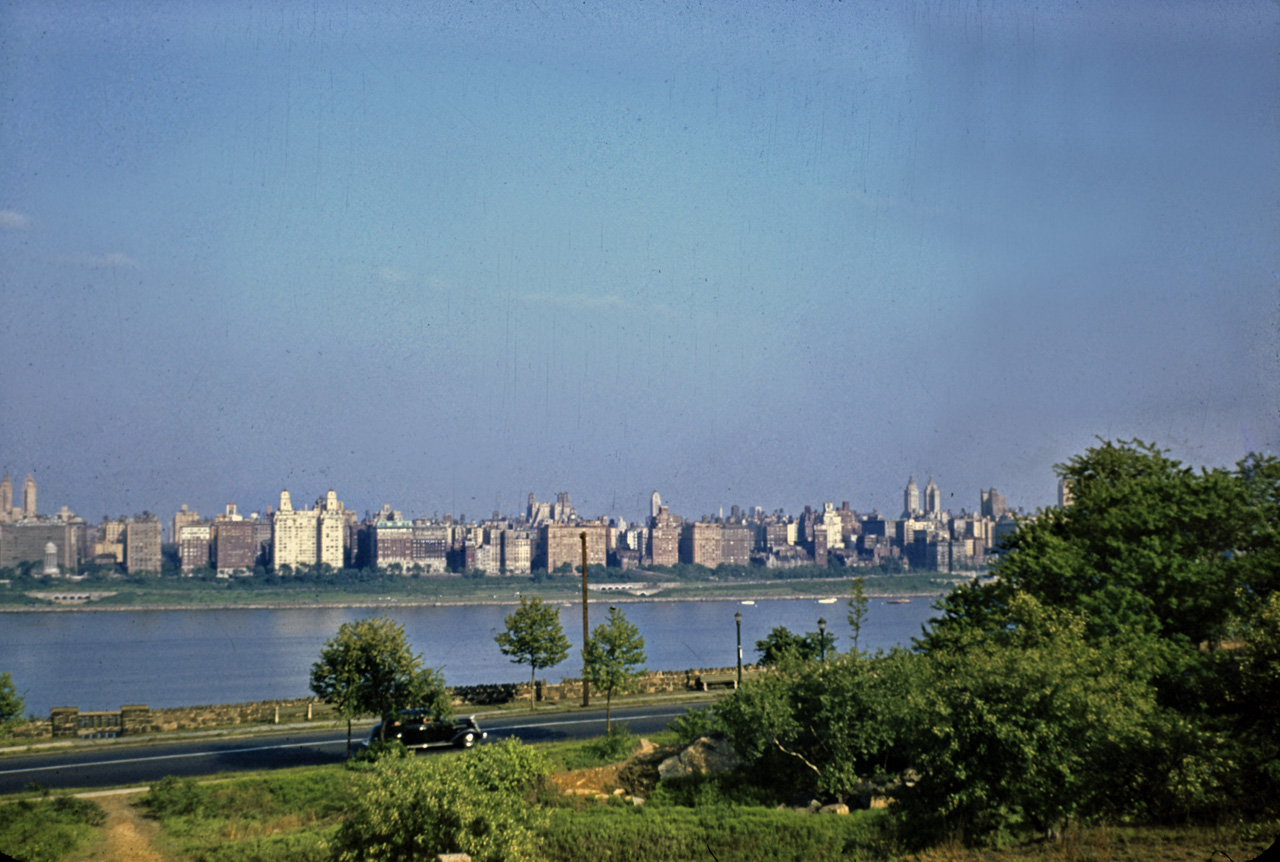 42-05-17, 14, View of NYC from Husdson County Park