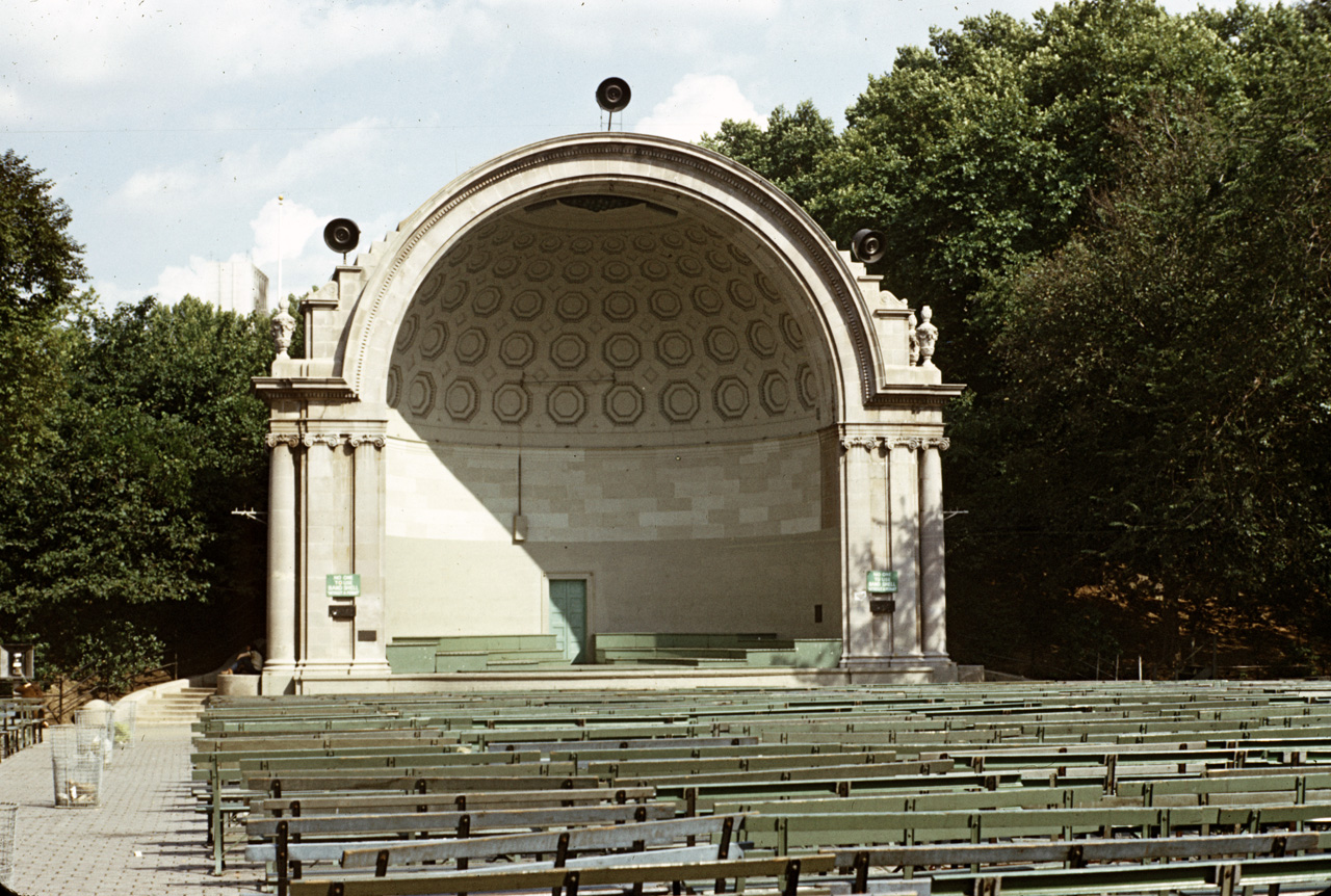 71-08-01, 039, Ampnitheater, Central Park, NYC