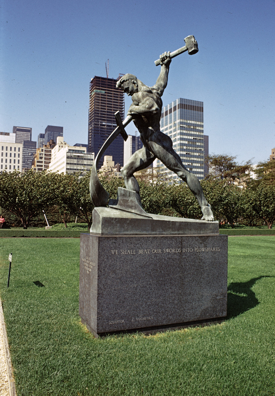 71-08-01, 097, Russian Statue, UN, NYC