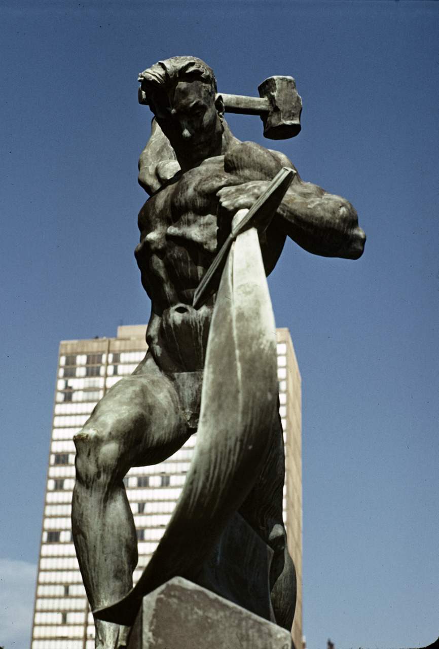 71-08-01, 111, Russian Statue, United Nations, NYC