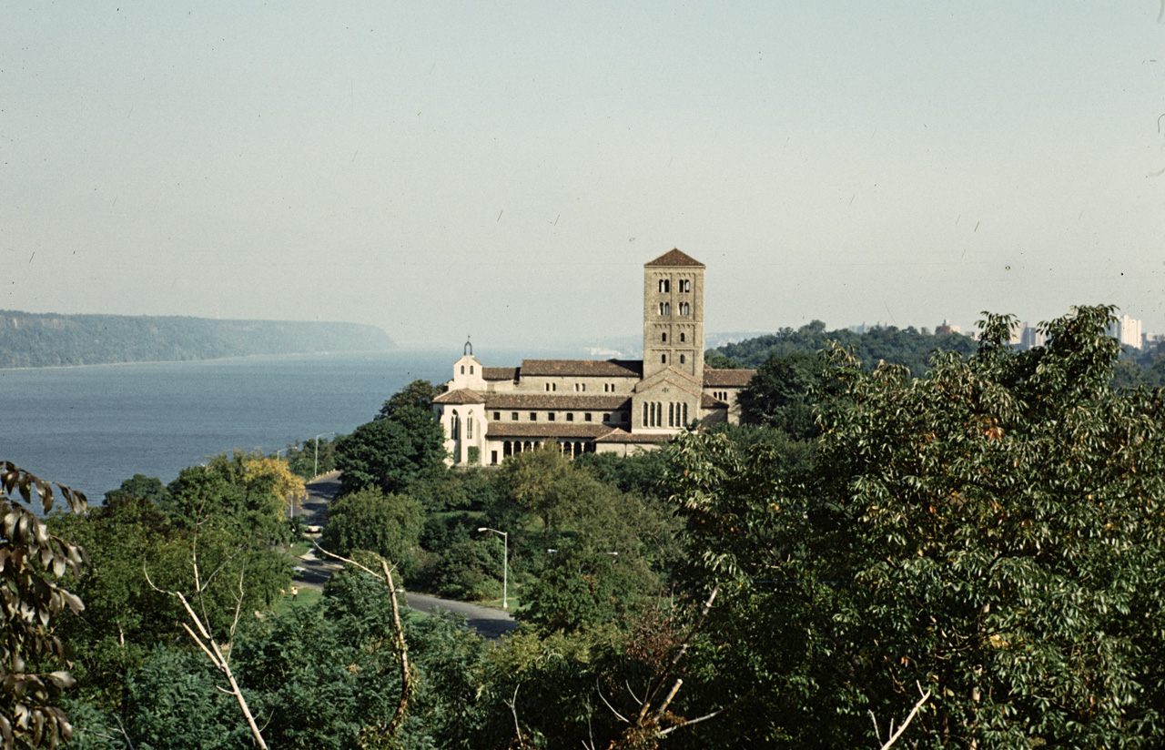 71-08-01, 118, Cloister from Fort Tryon, NYC