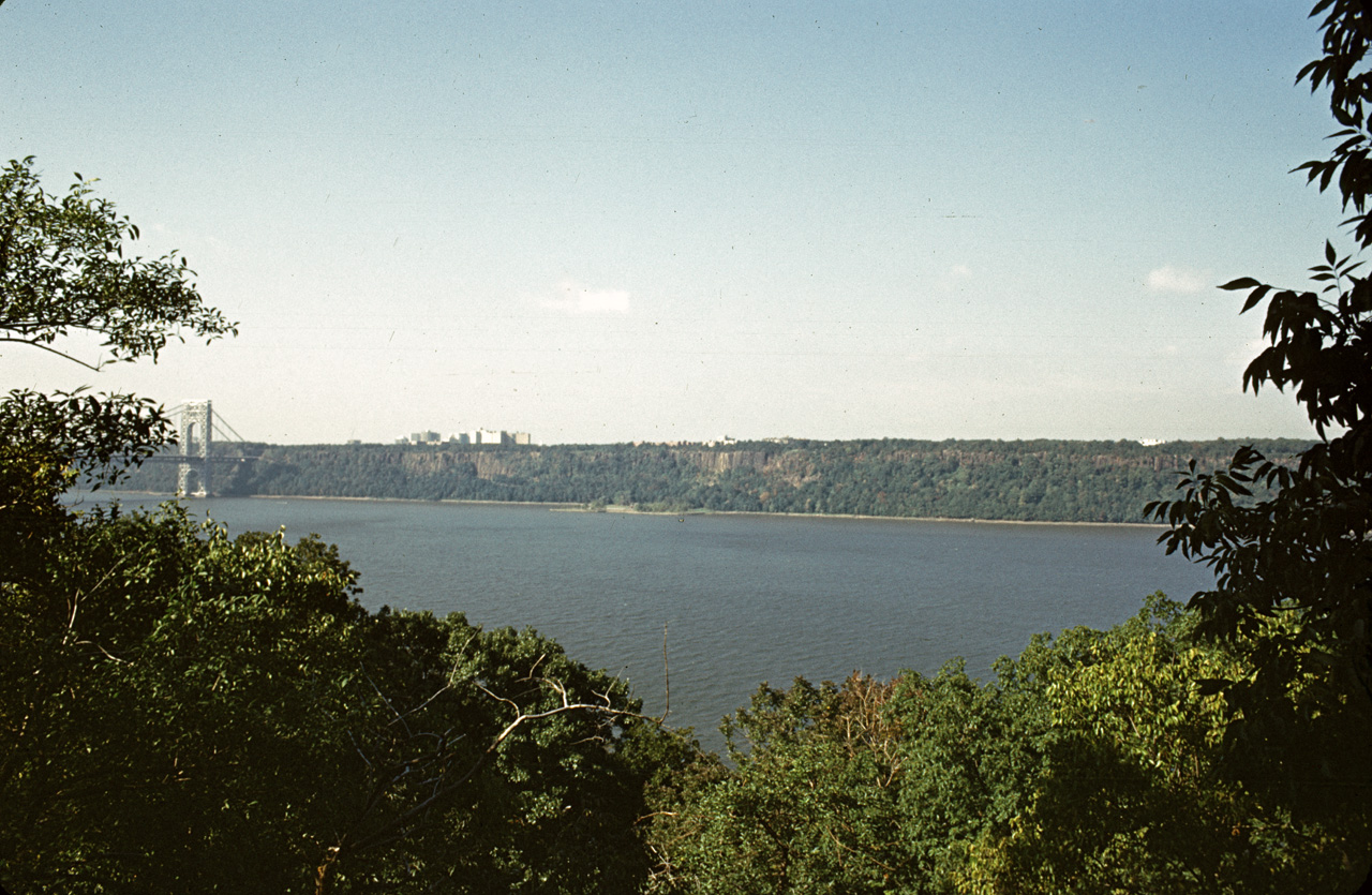 71-08-01, 119, NJ Palisades from Fort Tryon, NYC