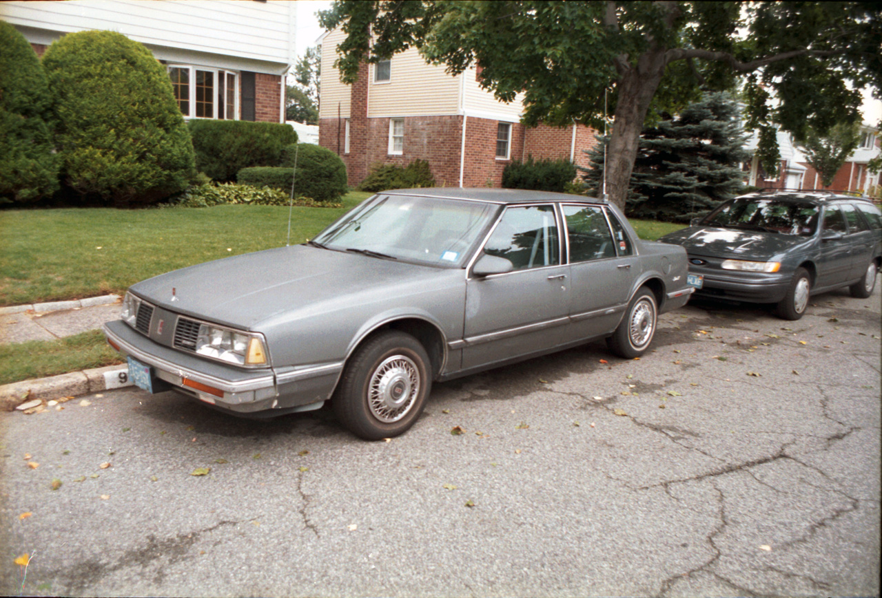 2000-09-24, 011, 1988 Olds Delta 88, Saddle Brook, NJ