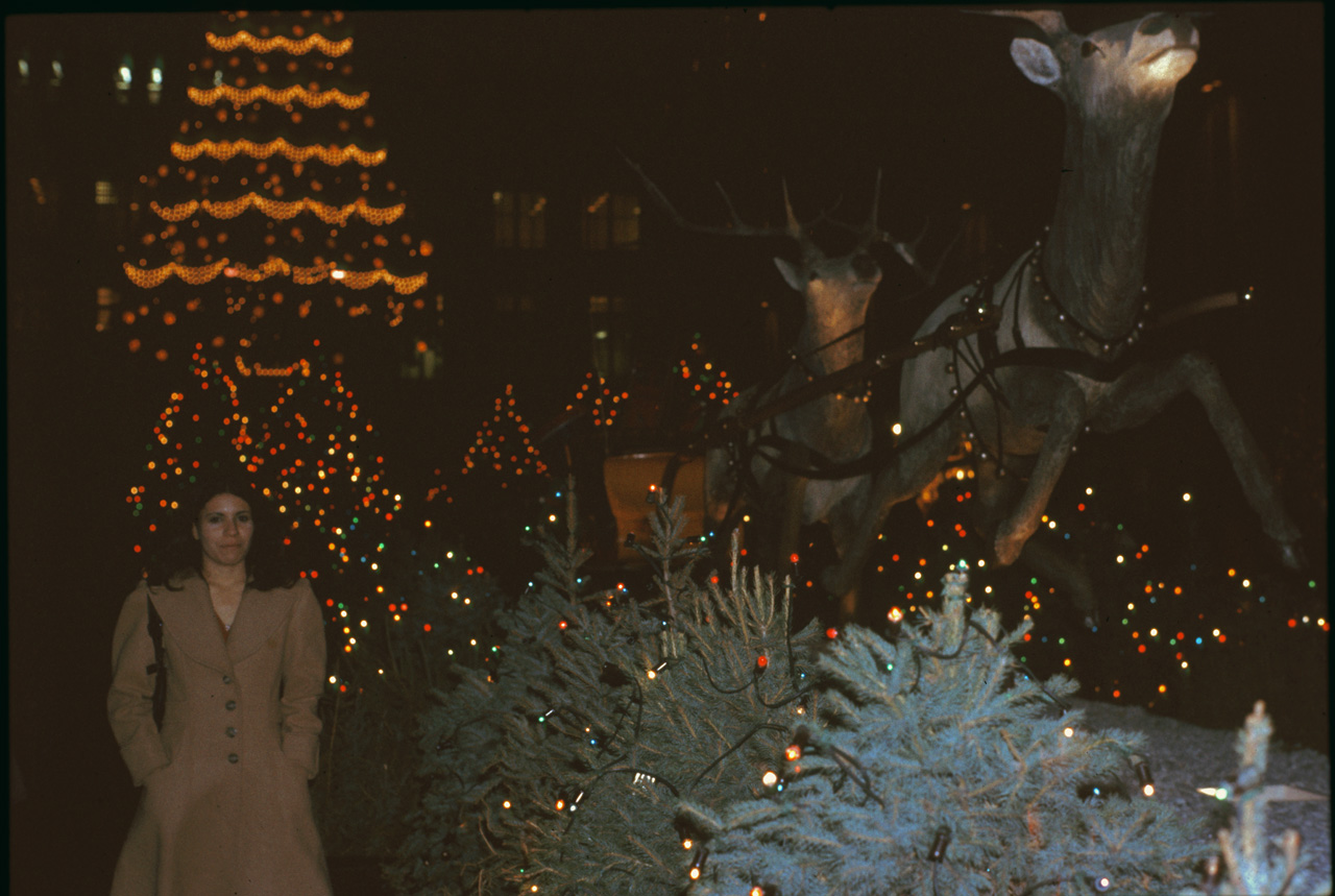 1976-01-01, 015, Linda Rodriguez at Rockefeller Center, NY