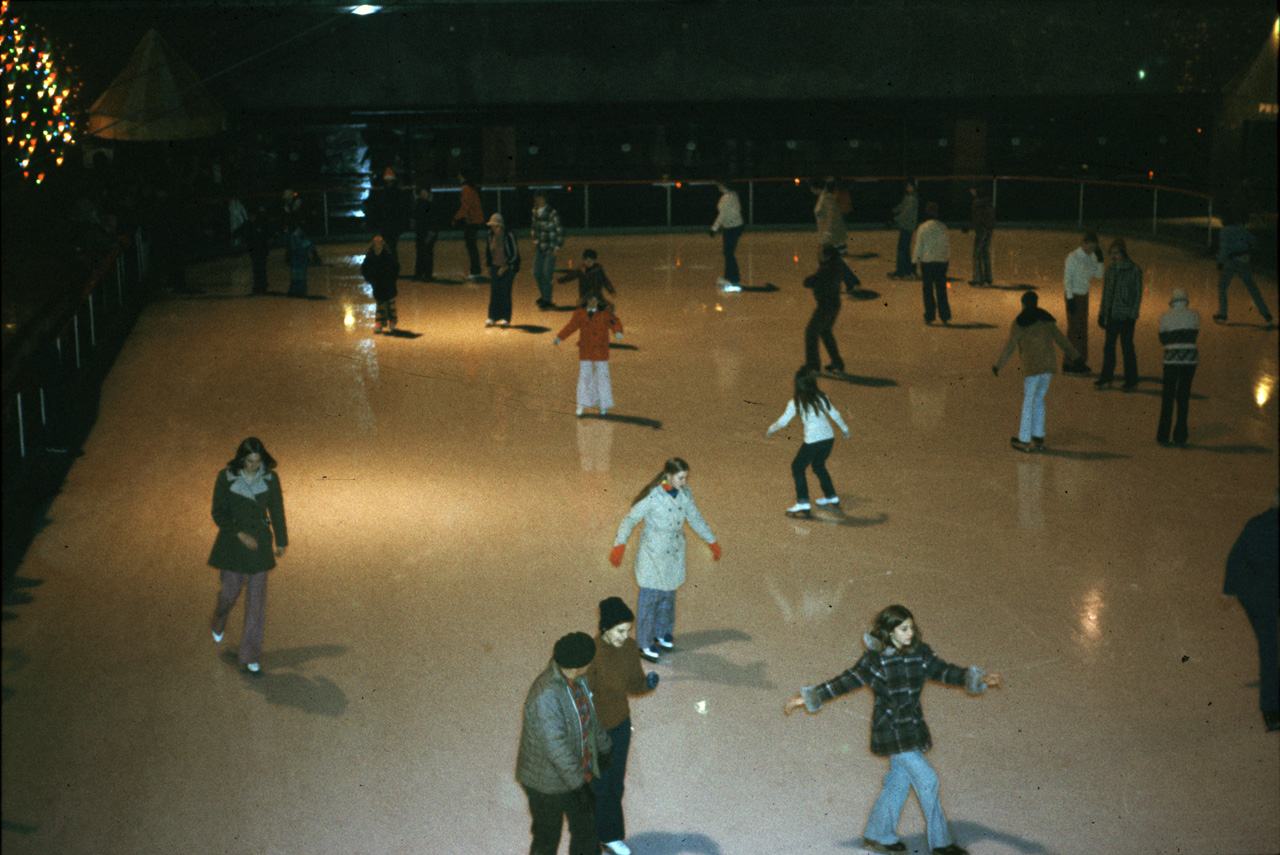 1976-01-01, 019, Ice Skating Rink at Rockefeller Center, NY