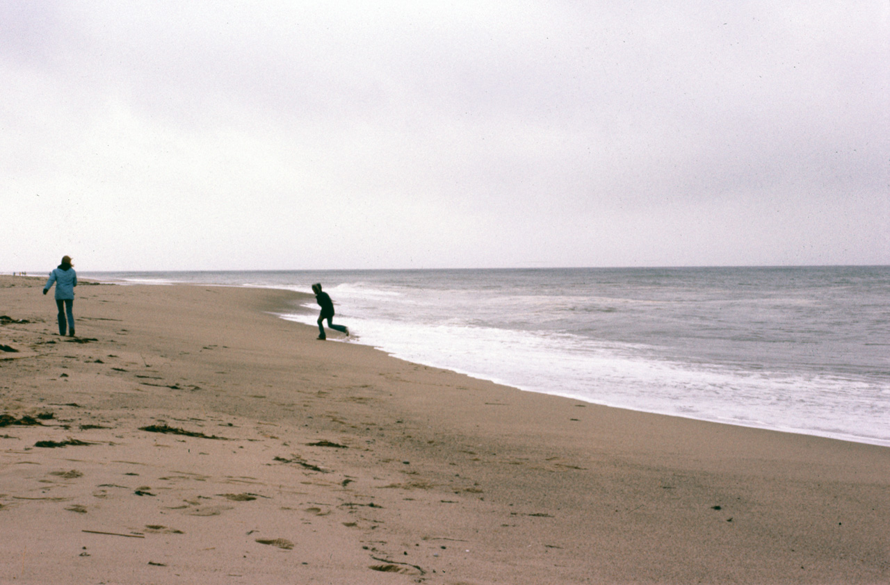 1977-11-24, 017, Diana & Georgia, Cape Cod, MA