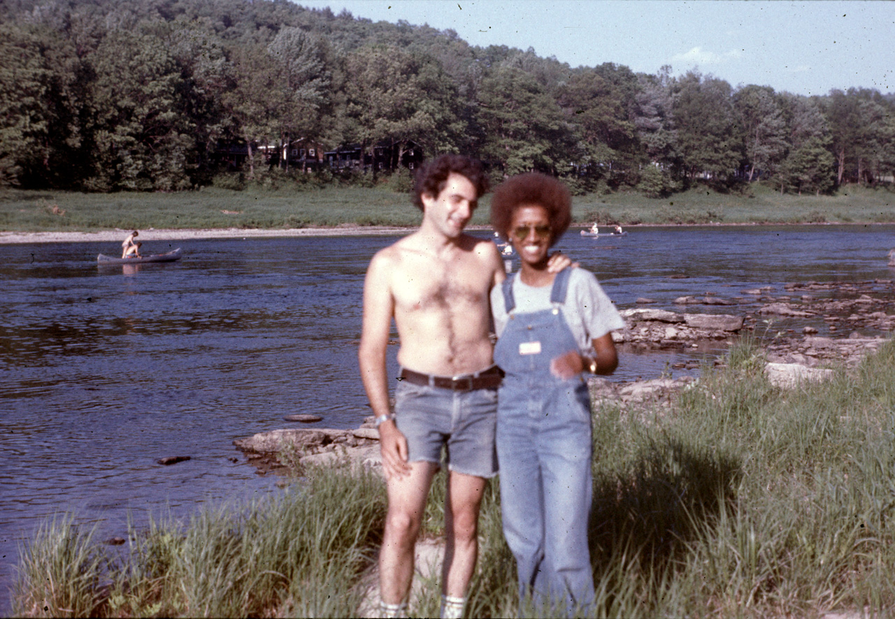 1977-06-01, 006, Gerry & Georgia, Delaware River, PA