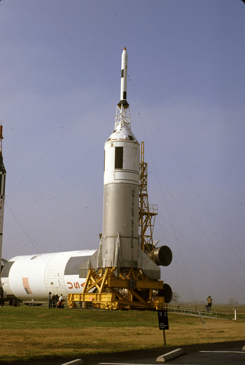 1982-12-01, 008, Saturn V, NASA, Texas