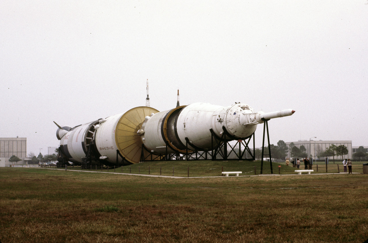 1982-12-01, 018, Saturn V, NASA, Texas