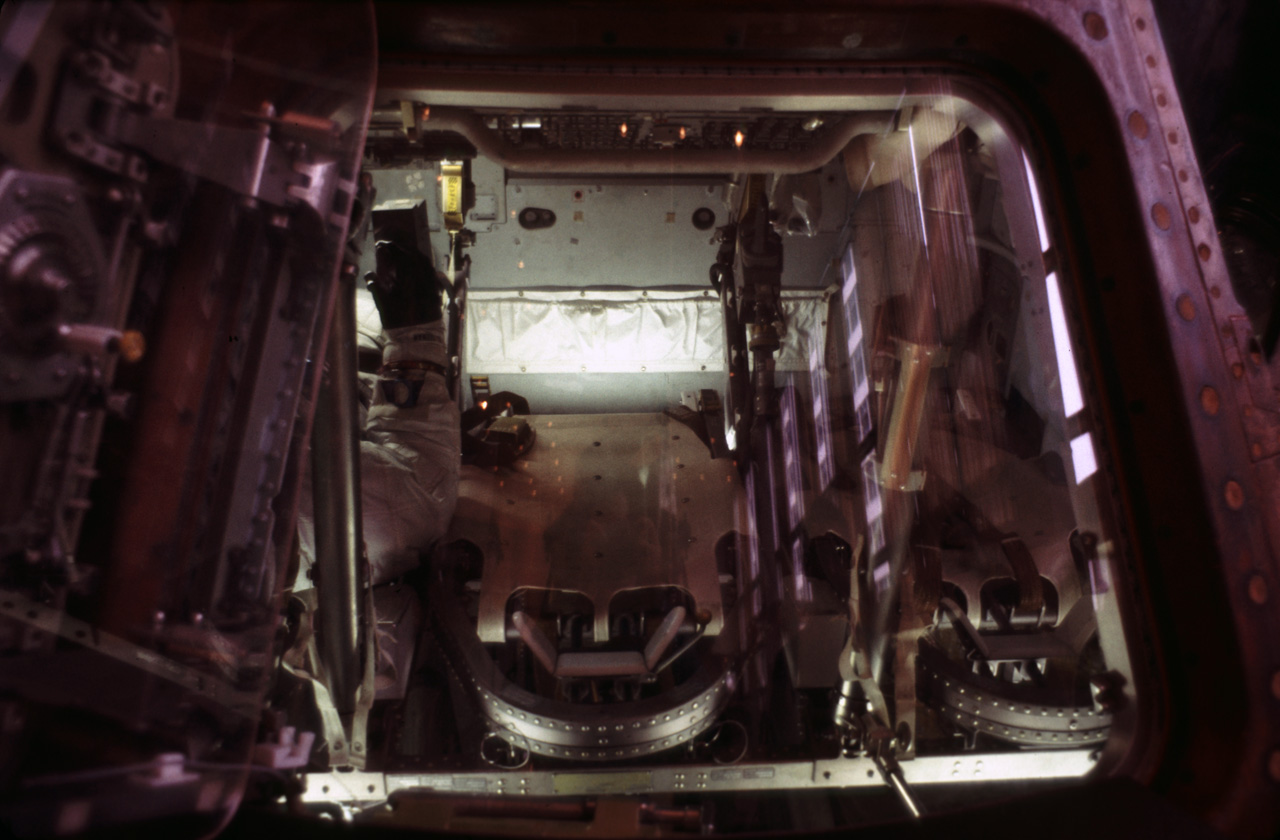 1982-12-01, 025, Space Capsule, NASA, Texas