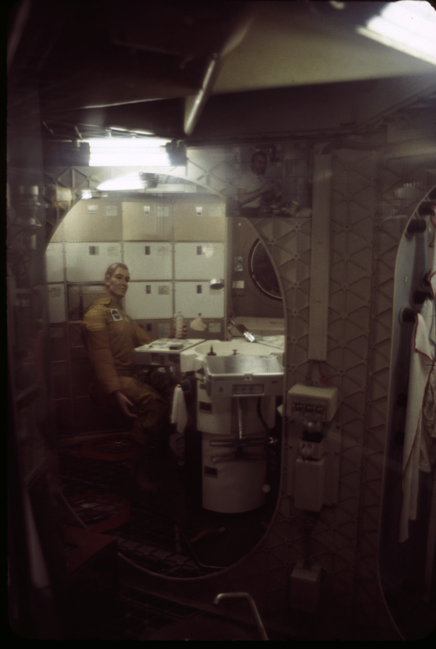 1982-12-01, 037, Space Station, NASA, Texas