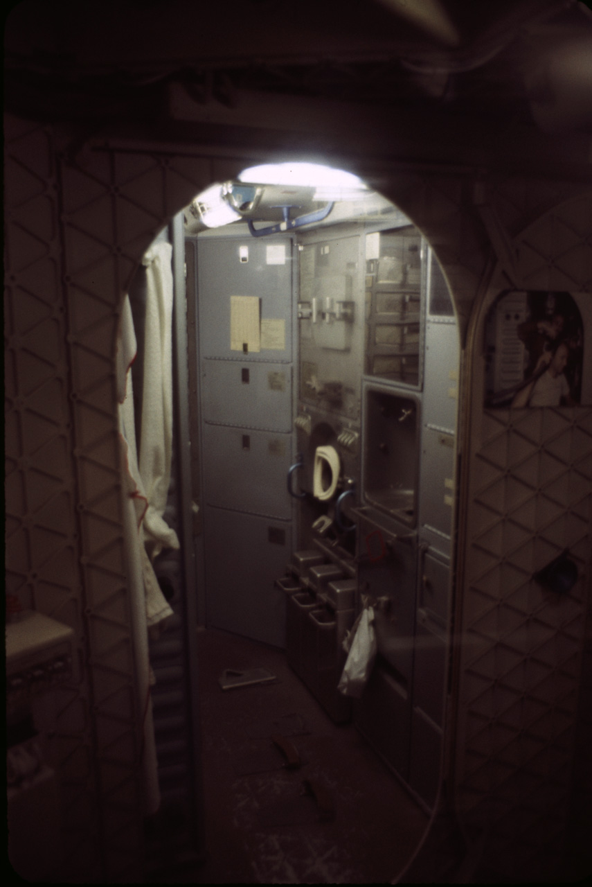 1982-12-01, 039, Space Station, NASA, Texas