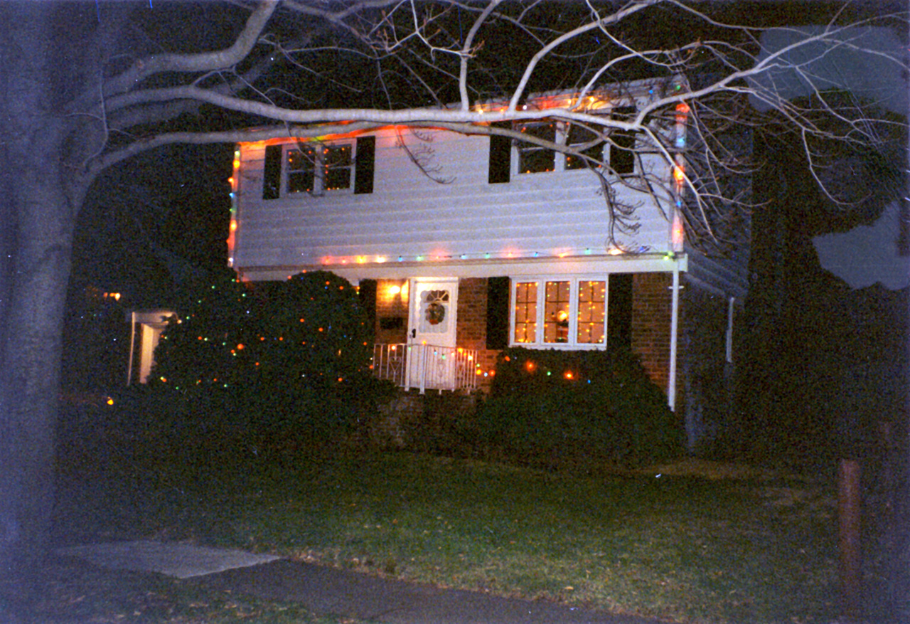 1993-12-25, 017, Christmas Lights, 93 Taggart Way, Saddle Brook