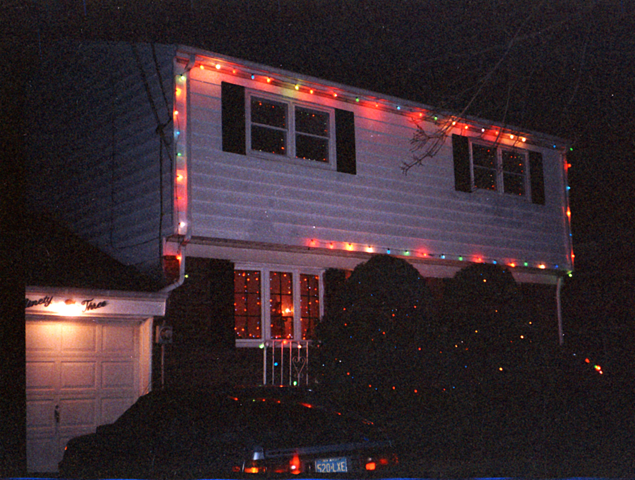 1993-12-25, 019, Christmas Lights, 93 Taggart Way, Saddle Brook