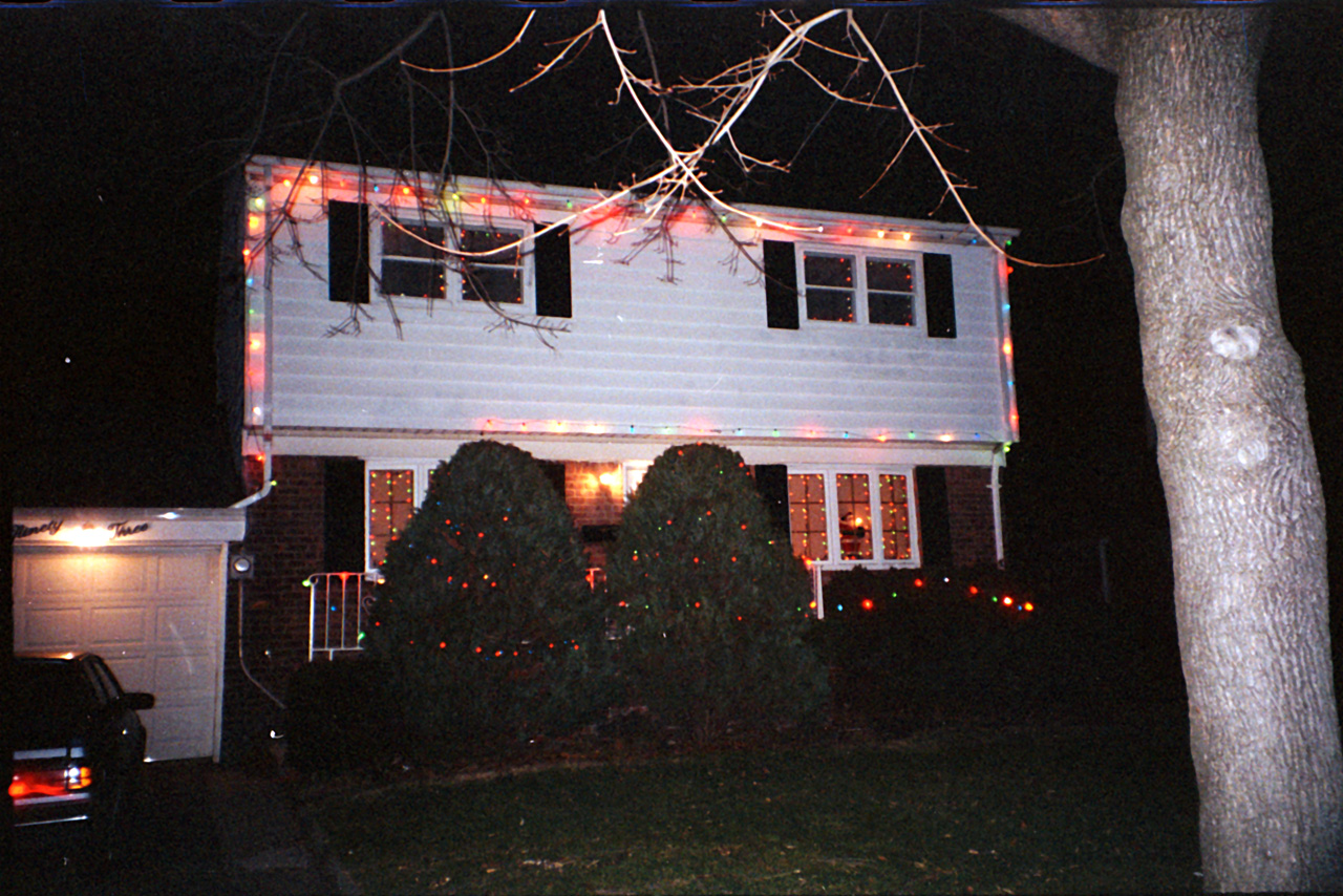 1993-12-25, 020, Christmas Lights, 93 Taggart Way, Saddle Brook