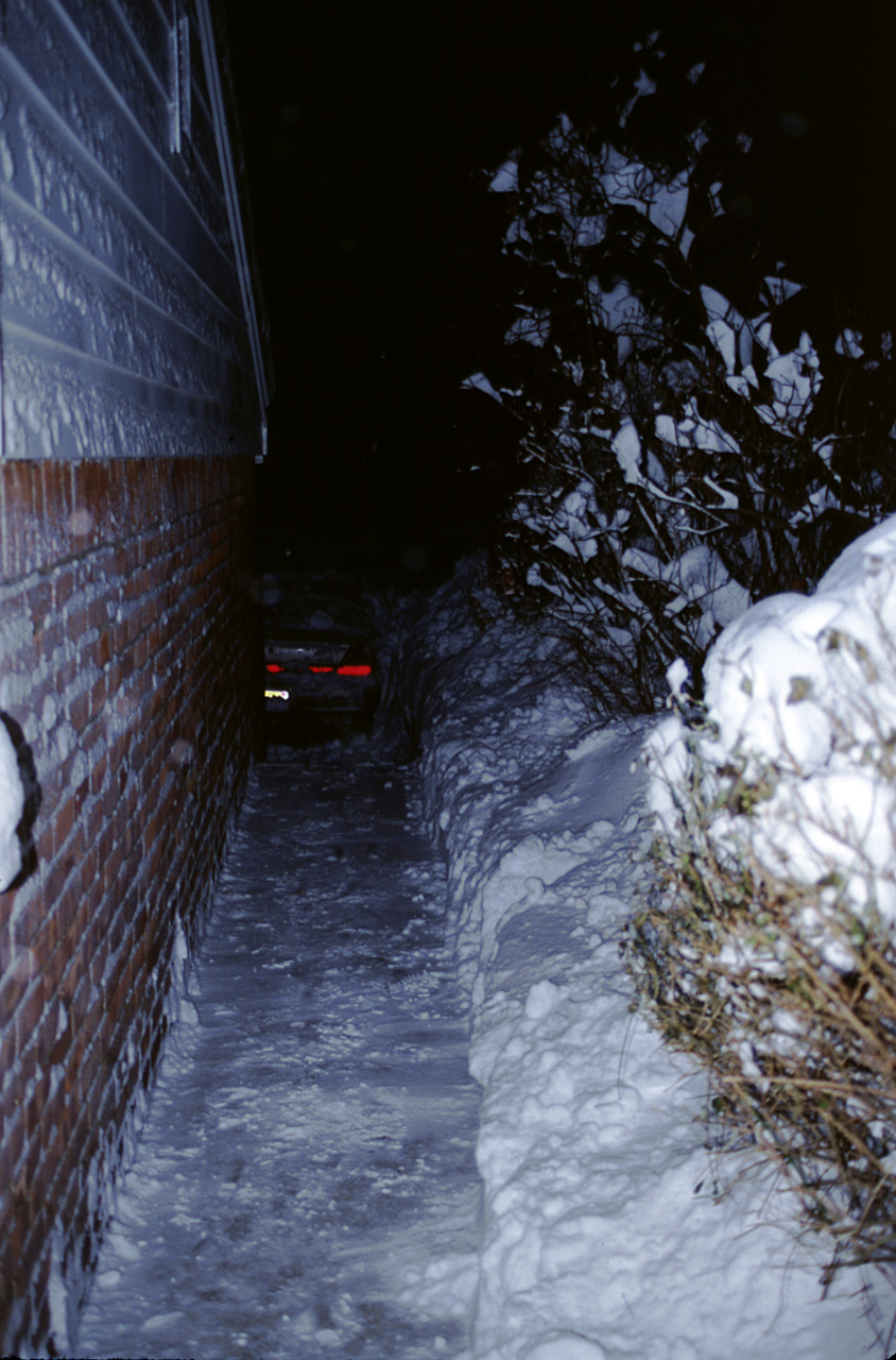 2000-12-30, 009, Big Snow of 2000', Side of House, Saddle Brook