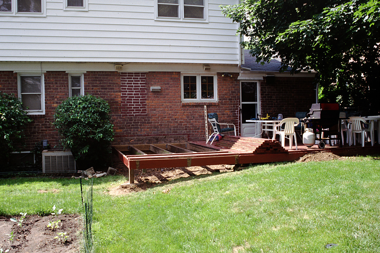 2001-05-28, 004, Flatten the back Porch, Saddle Brook, NJ