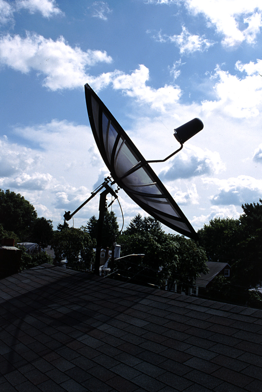 2001-08-25, 028, Satelite Dish, Saddle Brook, NJ