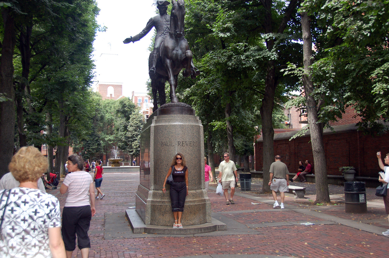 2009-08-23, 027, Lori, Paul Revere, Boston